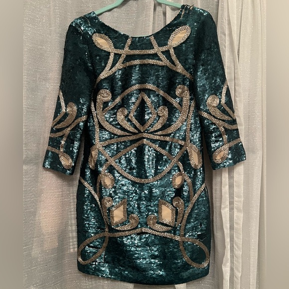 Needle & Thread Contour ornate long sleeve dress in Green sequins - Picture 3 of 10